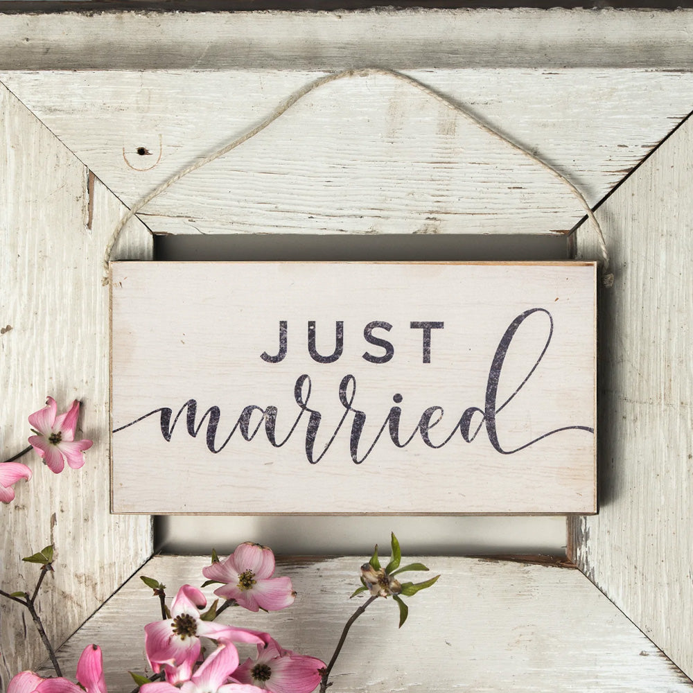 Just Married Twine Hanging Sign