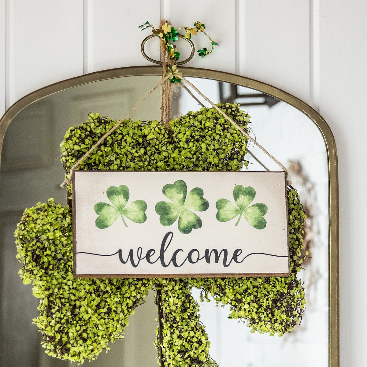 Welcome Shamrocks Twine Hanging Sign